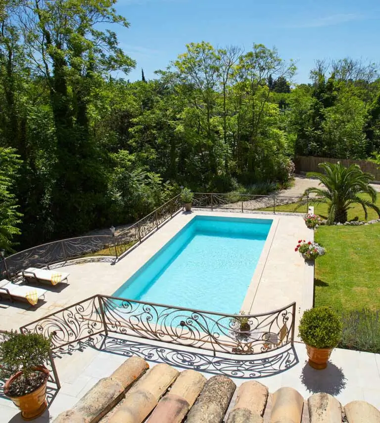 Housekeeping service - Uzes France - garden, pool, chalet