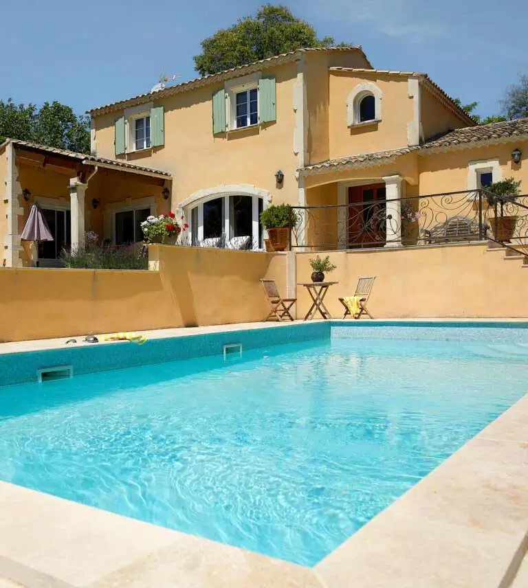 Pool and houskeeping service - Uzes - South France